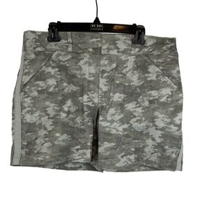 SPANX Camo shorts 1x stretch